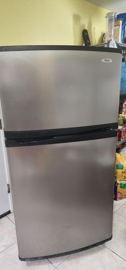 Whirlpool Stainless Steel Fridge with Icemaker