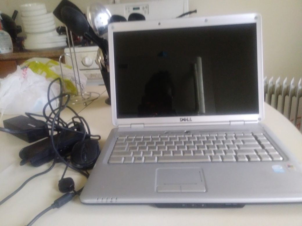 2007 Dell computer with mouse, charger; case