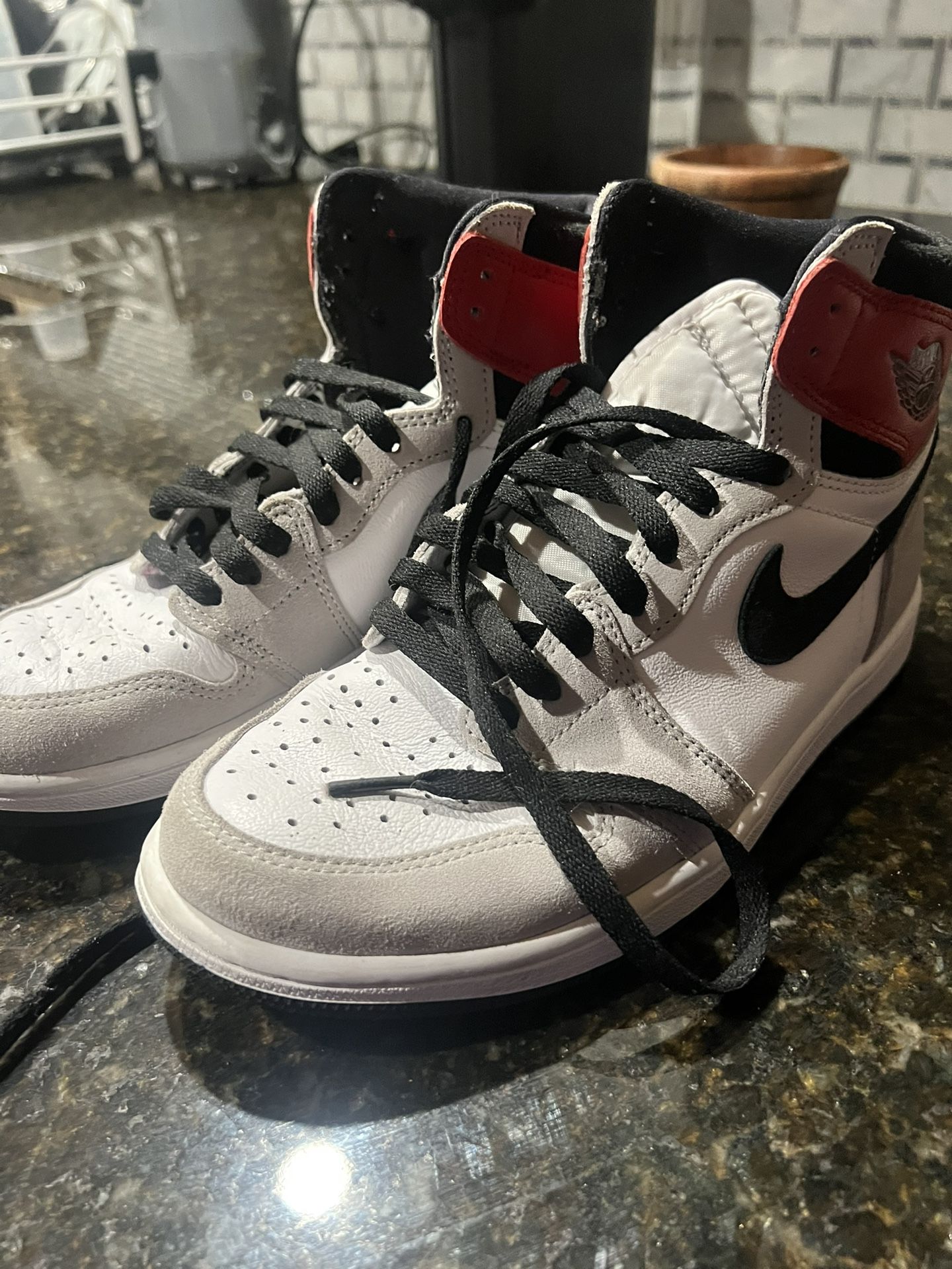 Jordan 1 Retro High (Light Smoke Grey)