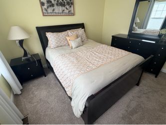 Used Bedroom Set Queen Size. $500