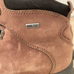 Women’s Vasque Leather Gortex Hiking Boots 9.5