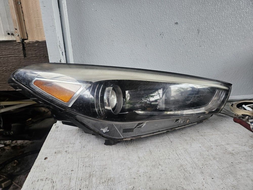 2016 17 HYUNDAI TUCSON HEADLIGHT PASSENGER SIDE HALOGEN OEM J034H10

