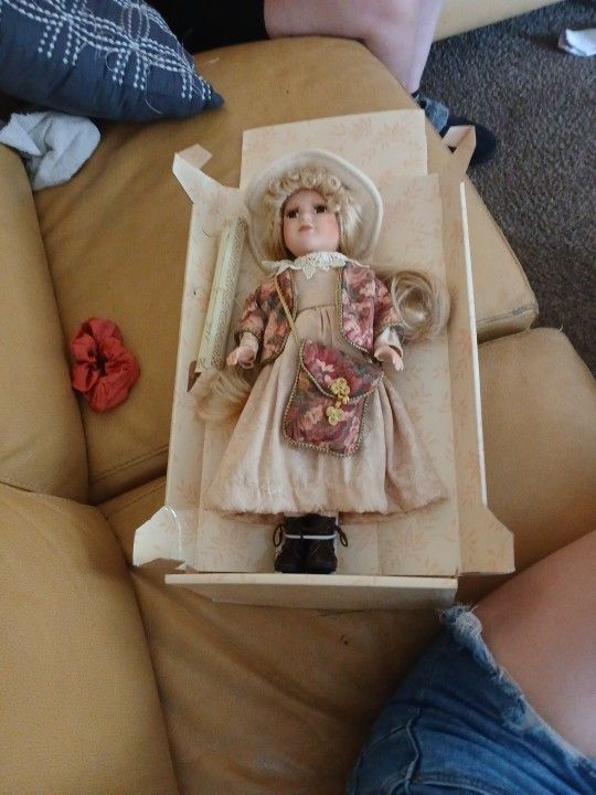 Porcelain Doll From Collector´s Choice Limited Edition