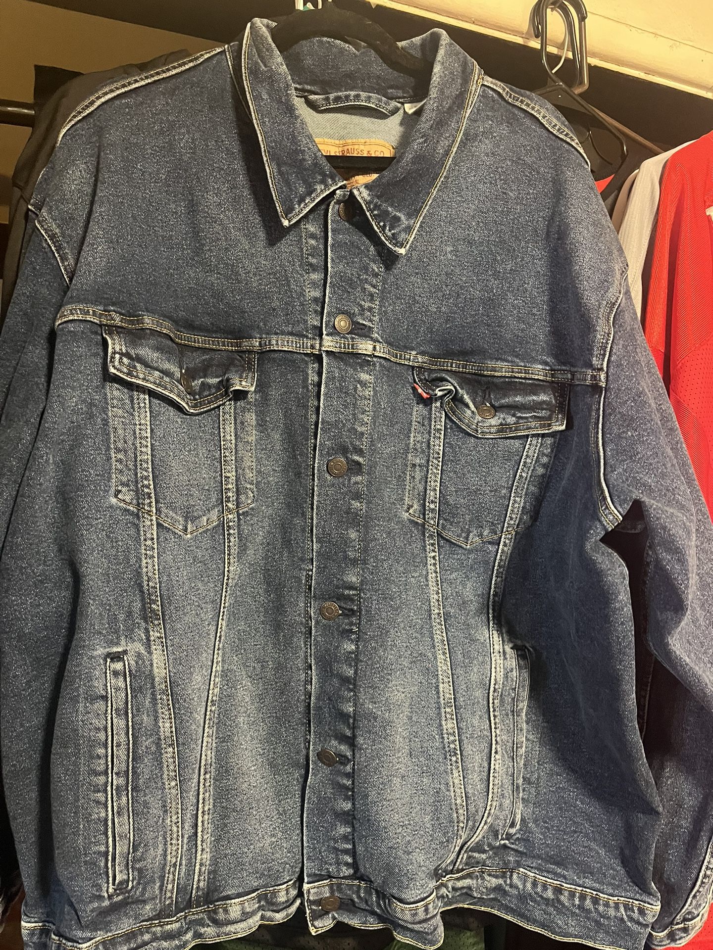 Vintage Levi’s Denim Jacket (OPEN TO OFFERS)