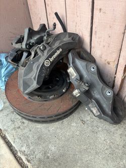 Brembo 6 piston brake calipers and slotted rotors