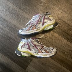 Balenci Trainer Size 8 Men 