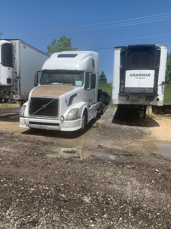 Volvo 2007 semi truck vnl for Sale in South Elgin, IL OfferUp