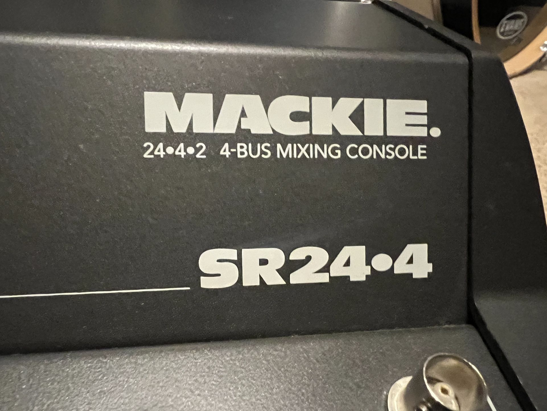 Mackie SR24•4 •2 4 Bus Mixing Console