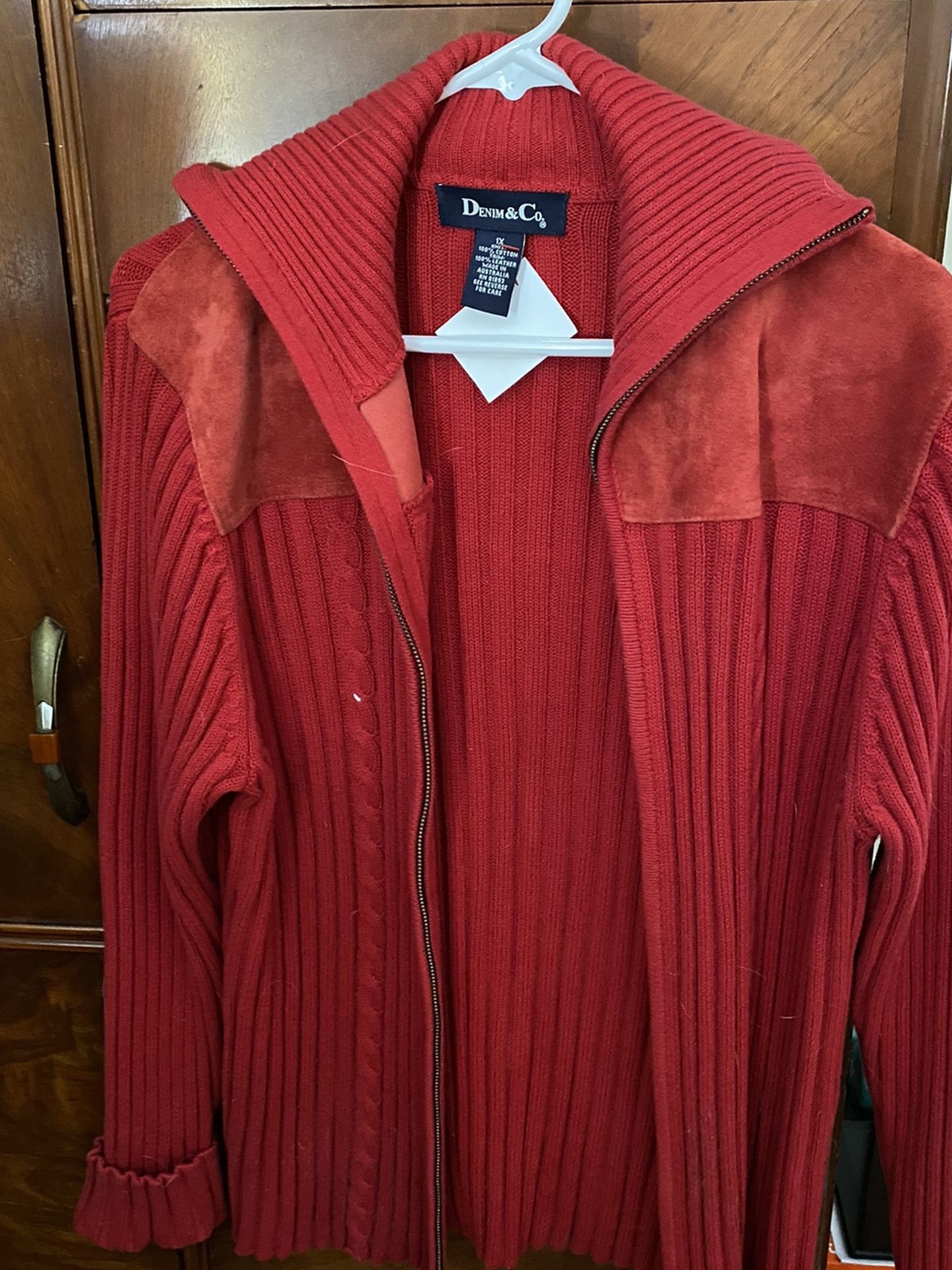 SWEATER / JACKET