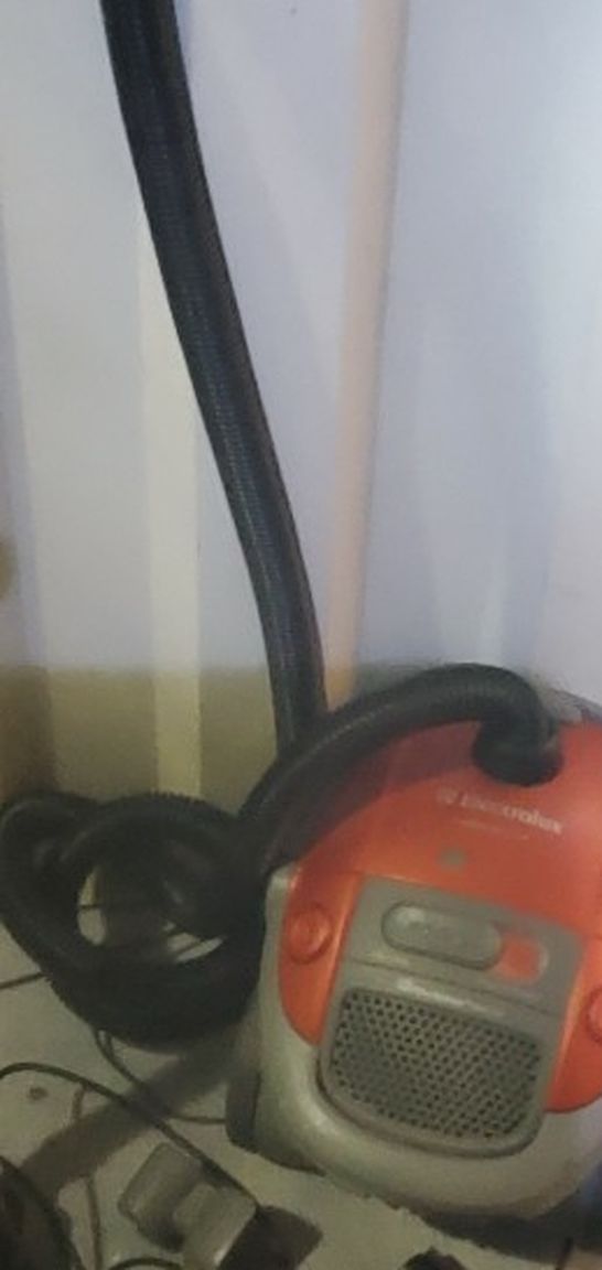 Electrolux Canister Vacuum with caret and hard floor brush. work