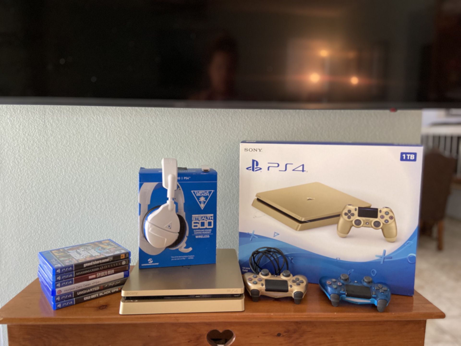 EXCELLENT CONDITION-Limited Edition Sony Gold Slim PS4 1TB Bundle