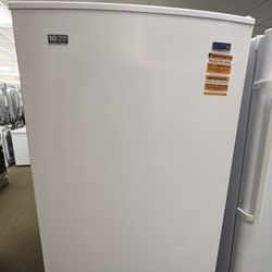 Maytag Upright Freezer (Garage Ready, Large Capacity, White) | ($0 Down) | Ready for pickup