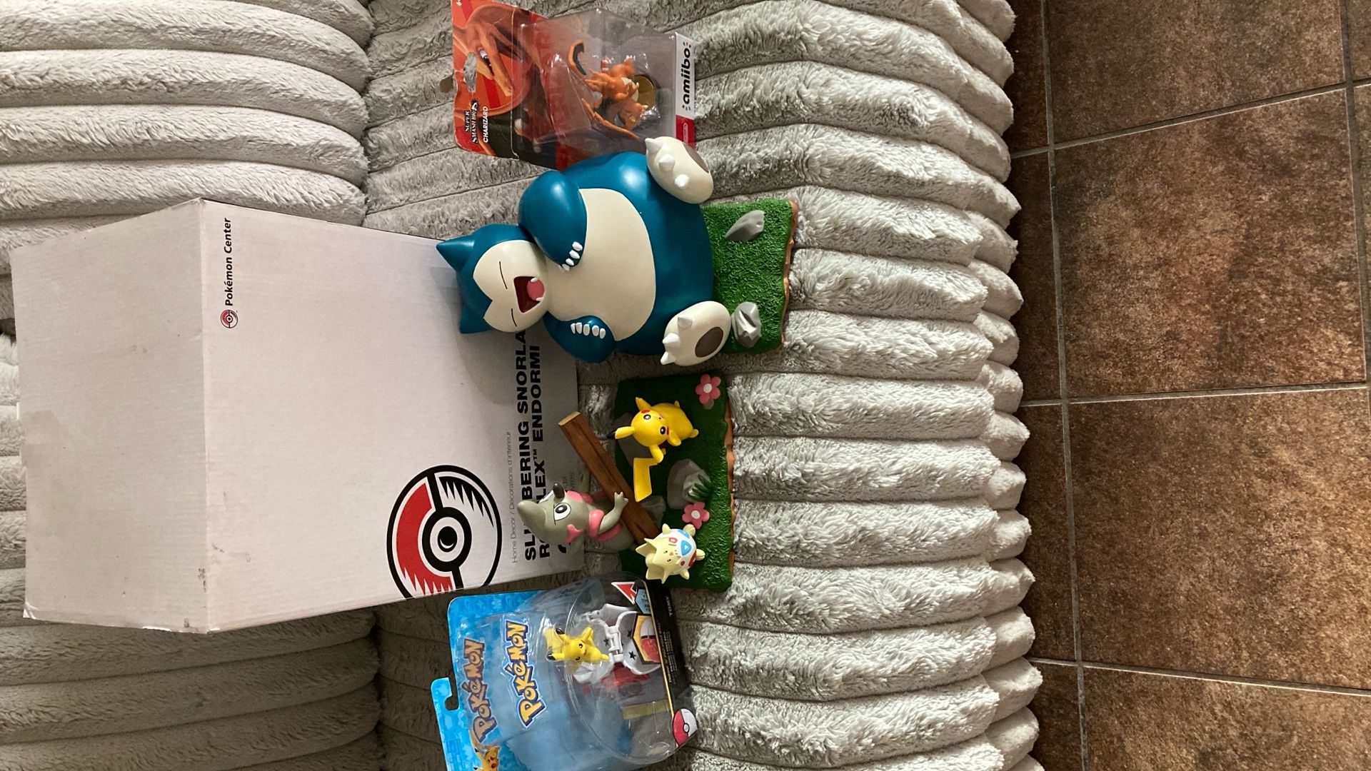 Pokémon (slumbering Snorlax Ronflex Endormi