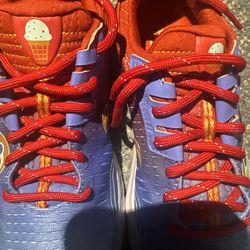 Saucony Unisex Max Kinvara 11 Ice Cream Red Blue Athletic Tennis Shoes Size 8.