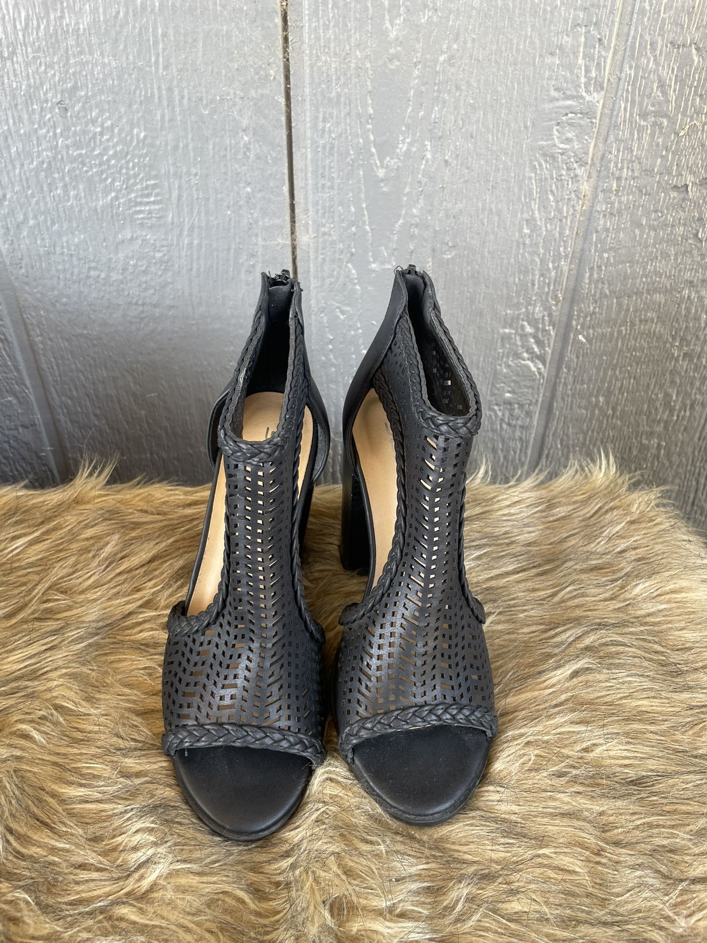 Black leather cutout peep toe sandals Size6.5