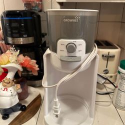 Water heater for bottles