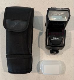 Nikon Speedlight Shoe Mount Flash SB-700 W/ Diffusion Dome SW-14H & Case
