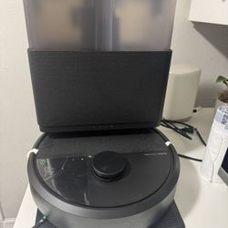 NEVER-USED iRobot Roomba Plus 405 (G181)