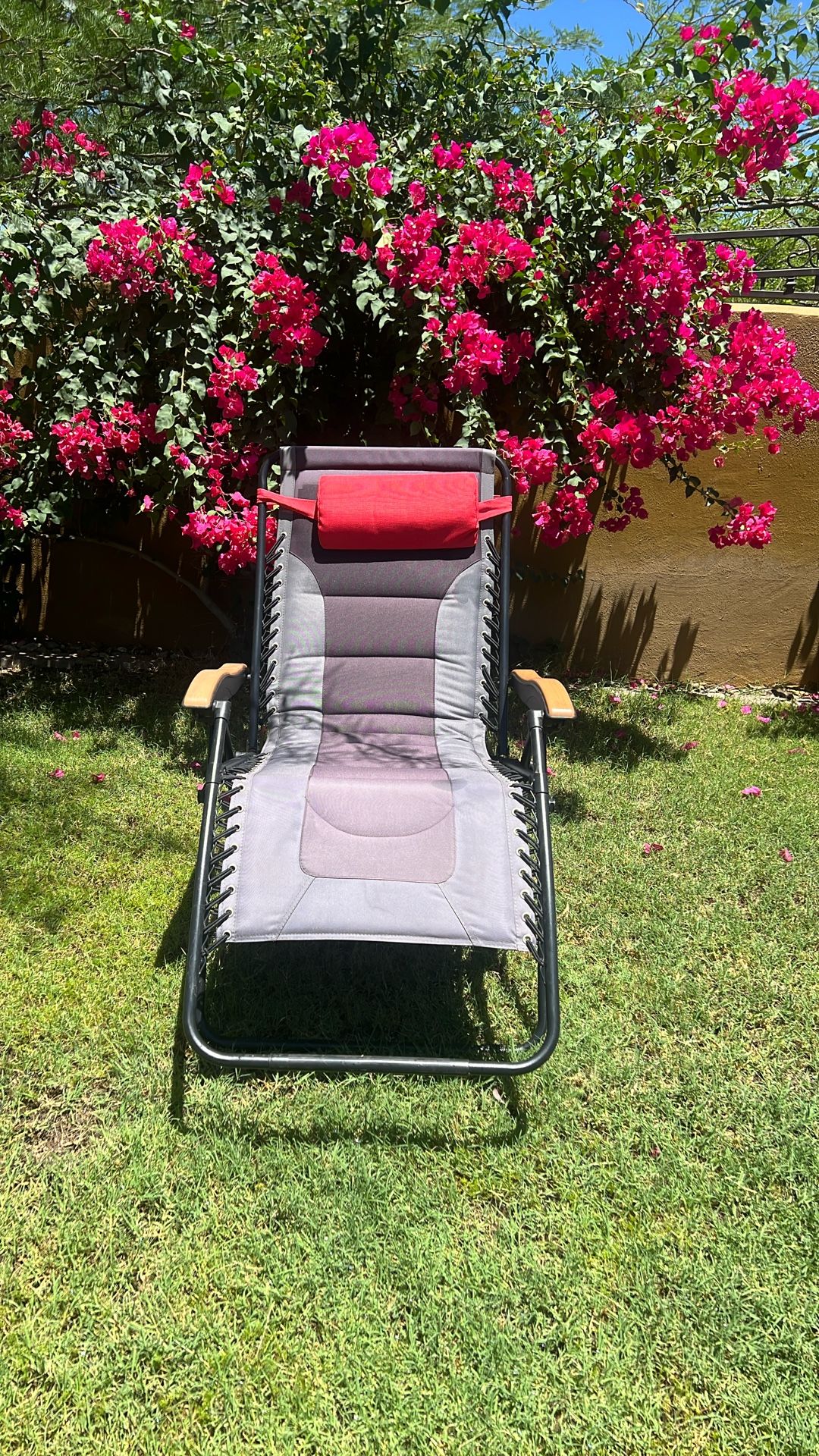 Big Outdoorsman Lounger Chair, Gravity Chair Very Good Condition, Ice And Clean, Bought It And Then Do The Storage