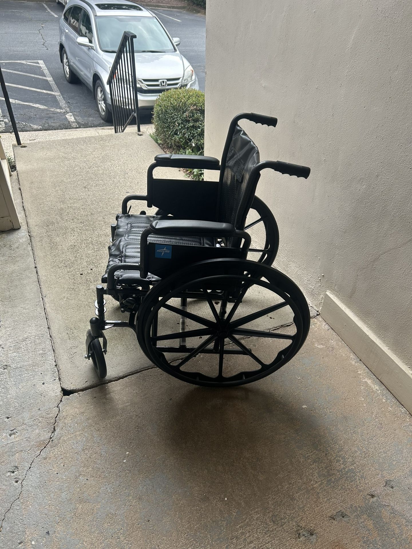 Brand New, Used post-op In June~ Medline K2 Basic wheelchair with 18"W seat, removeable desk-length arms and swing-away leg rests