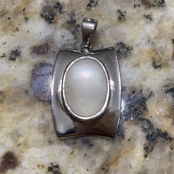 Sterling Silver Mother of Pearl Pendant Marked 925 DL 