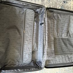 52’24 Roller Suitcase