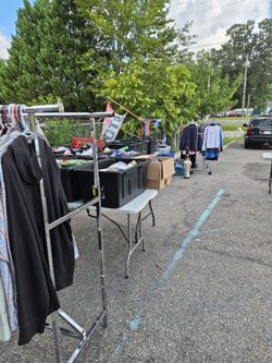Clearanceoutside free all clothes on rack C descriptions