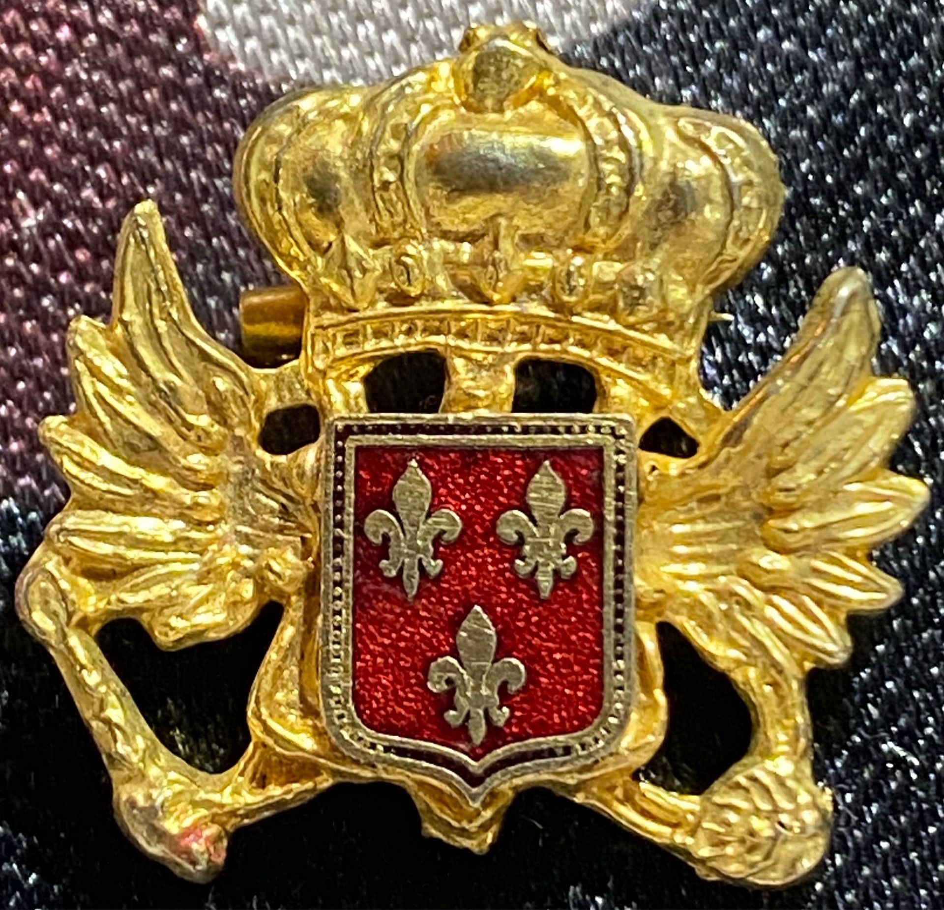 RARE Vintage Coro Heraldic Royal Coat of Arms Brooch Red and gold 2” (READ DESC)
