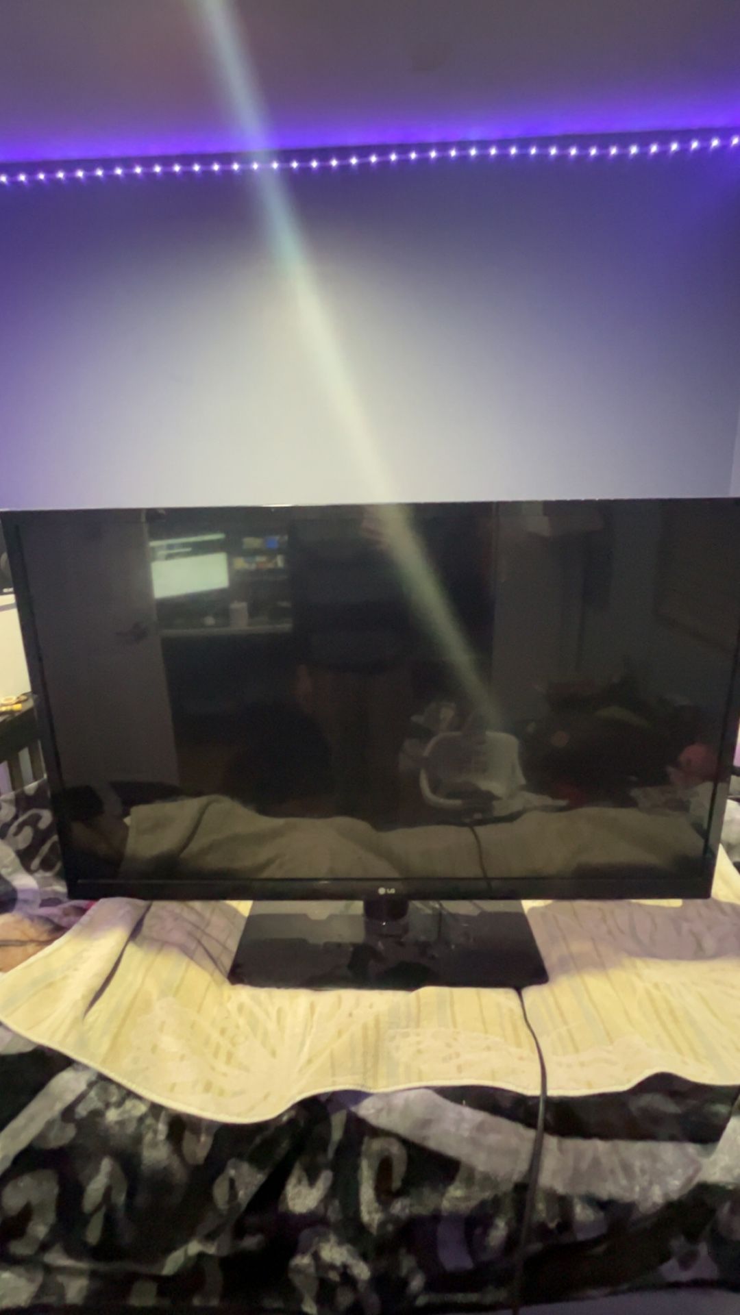 47" CLASS FULL HD 1080p LED LCD TV (46.9" DIAGONAL)