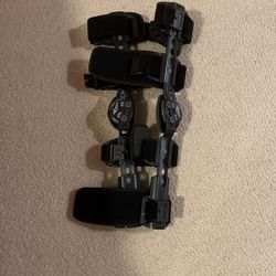 Knee Brace Adjuster