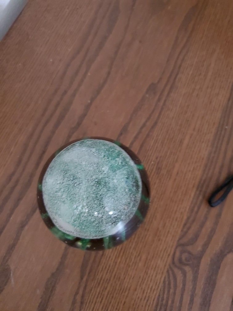 Hand made 5" Jelly Fish Green color in the glass, glowing in the dark,
