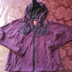 Nike sweater sizes Large