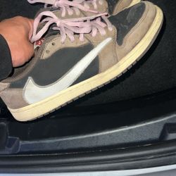 Travis Scott Jordan 1 Low 