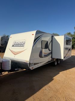 2012 lance 20ft travel trailer