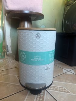 NWT Step Trash Cans Set - Martha Stewart Bamboo & Slim Matte White Pedal Bins