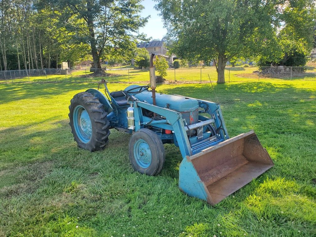 1954 Ferguson TO30  Tractor with loader