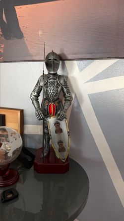 Medieval Knight in Armor Figurine Statue
