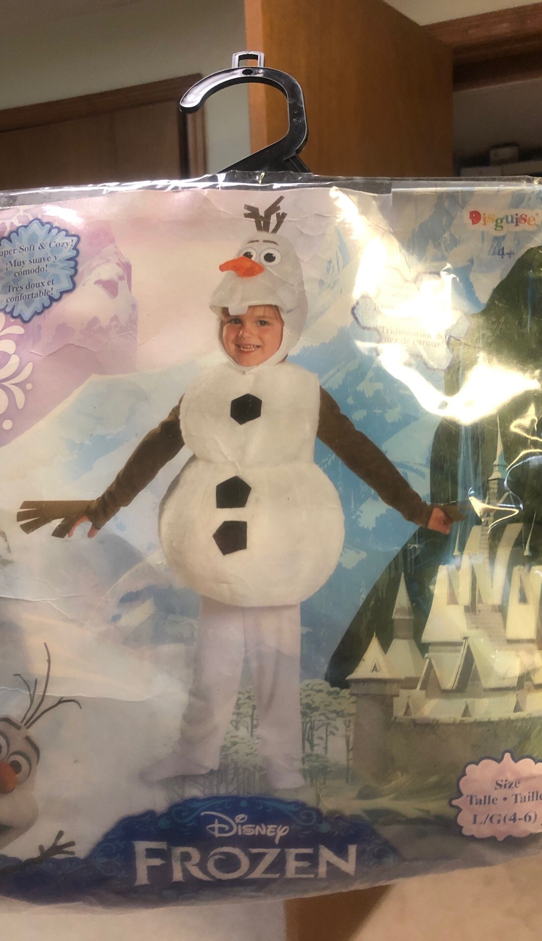 Olaf costume fits size 4-6
