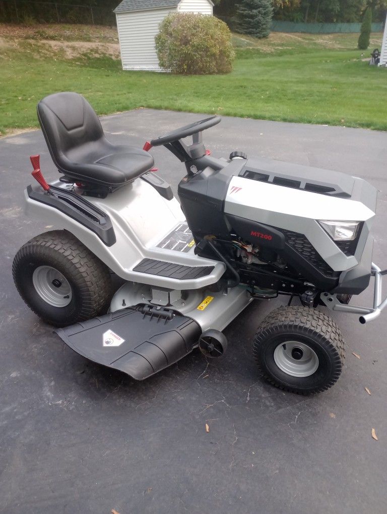 Brand New Murray Mt200 19.5hp 46inch Deck Hydro, Perfect Condition As New!! Over 2300.00 Just A Few Months Ago! 