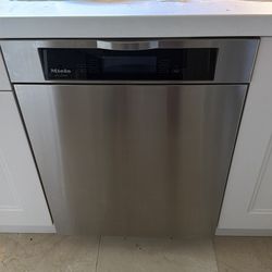 Miele Built-In Dishwasher (Stainless Steel, Quiet + High-End)