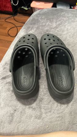 Crocs size 9