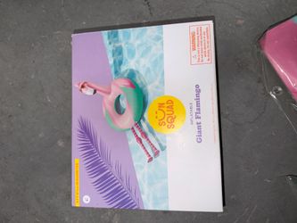 GIANT FLAMINGO