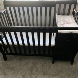 Baby Crib With Changing Table 