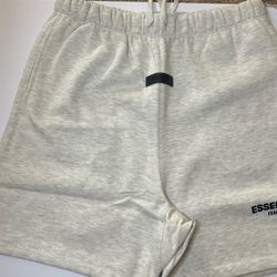 Light oat essential shorts