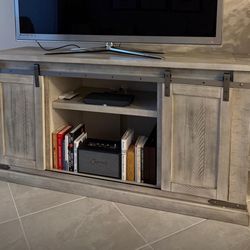 Farm House Style Entertainment Set