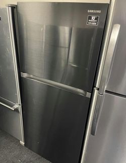 Samsung Top Mount Refrigerator Black with IceMaker