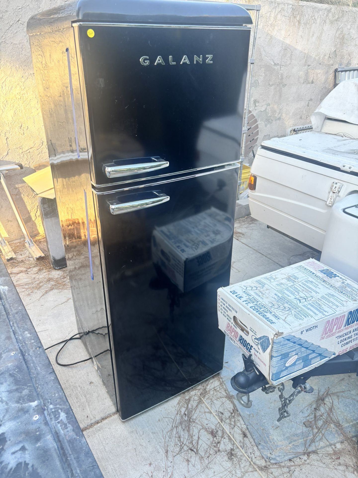 FREE FRIDGE FOR PARS ONLY 