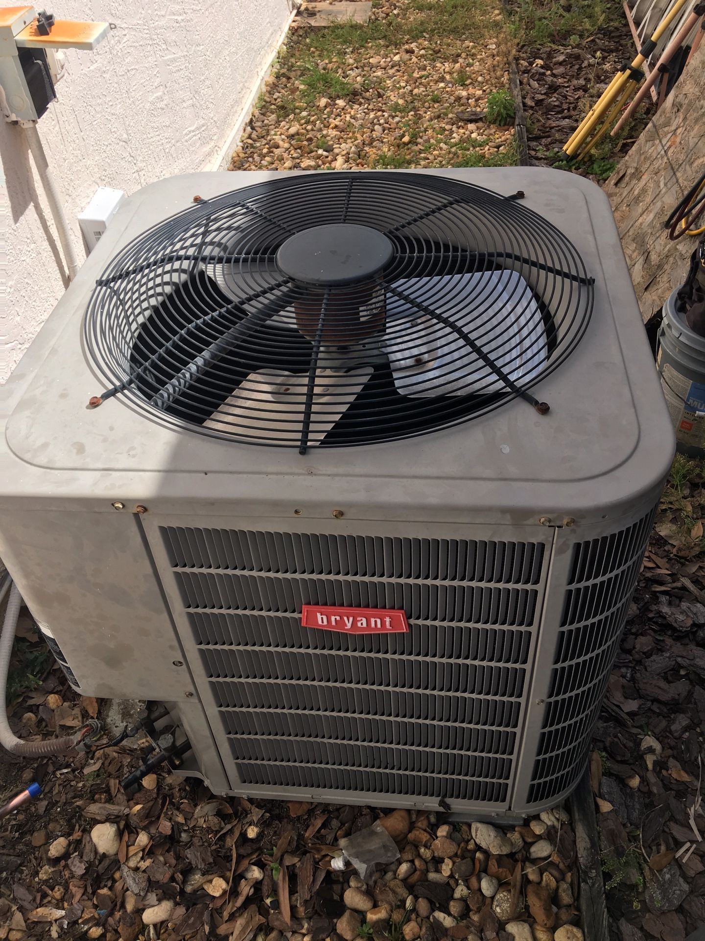 3 ton heat pump condessor unit Bryant made by Carrier with R-22 warranty  available for Sale in Alafaya, FL - OfferUp