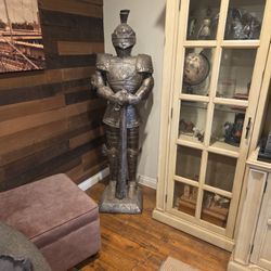 Full Armored statue