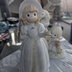 Precious Moments “Hope Is Revealed Through God’s Word” Figurine 488259